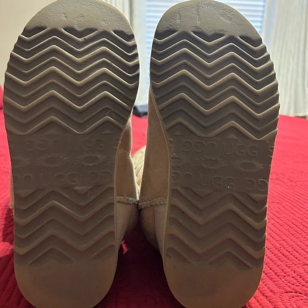UGG Classic Tall boots in women’s 8 - Picture 5 of 13